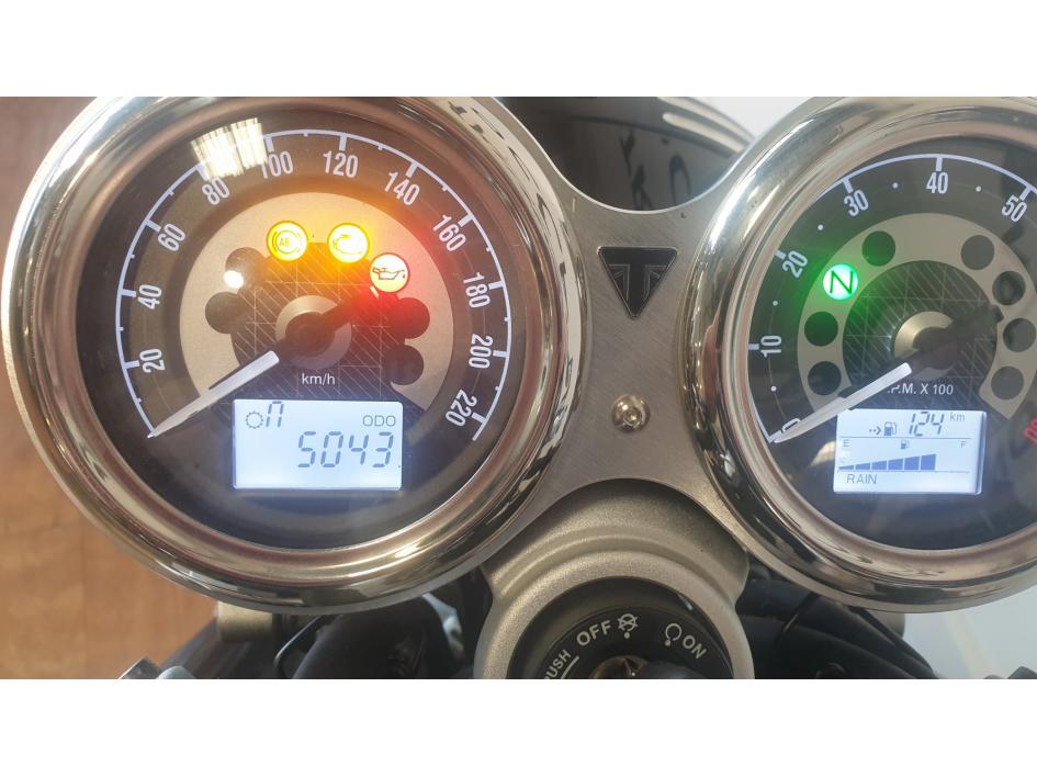 TRIUMPH SPEED TWIN 1200