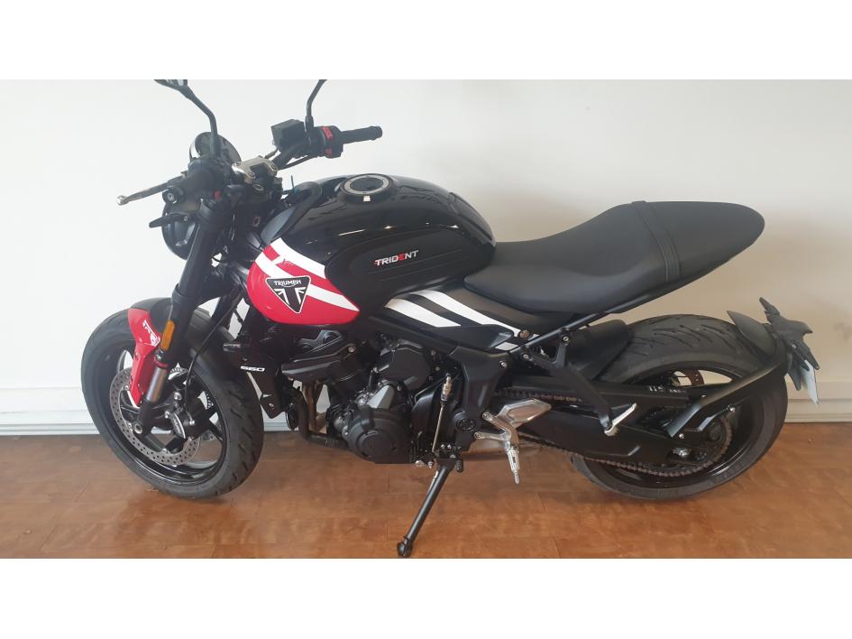 TRIUMPH TRIDENT 660 a2