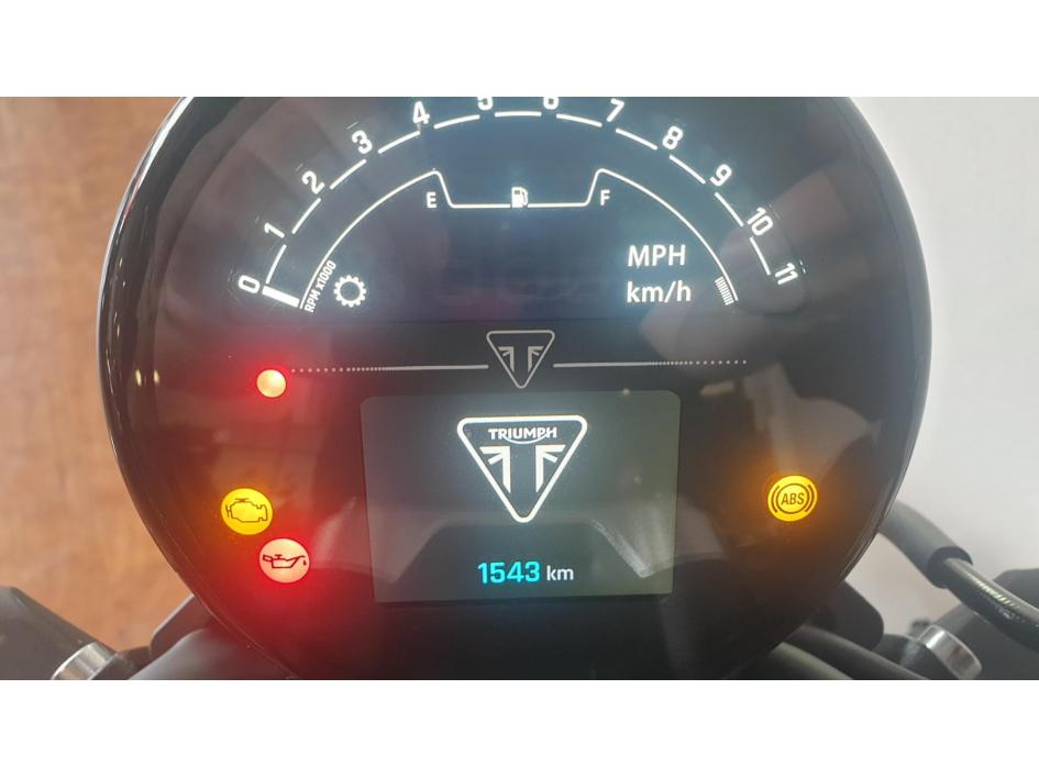 TRIUMPH TRIDENT 660 a2