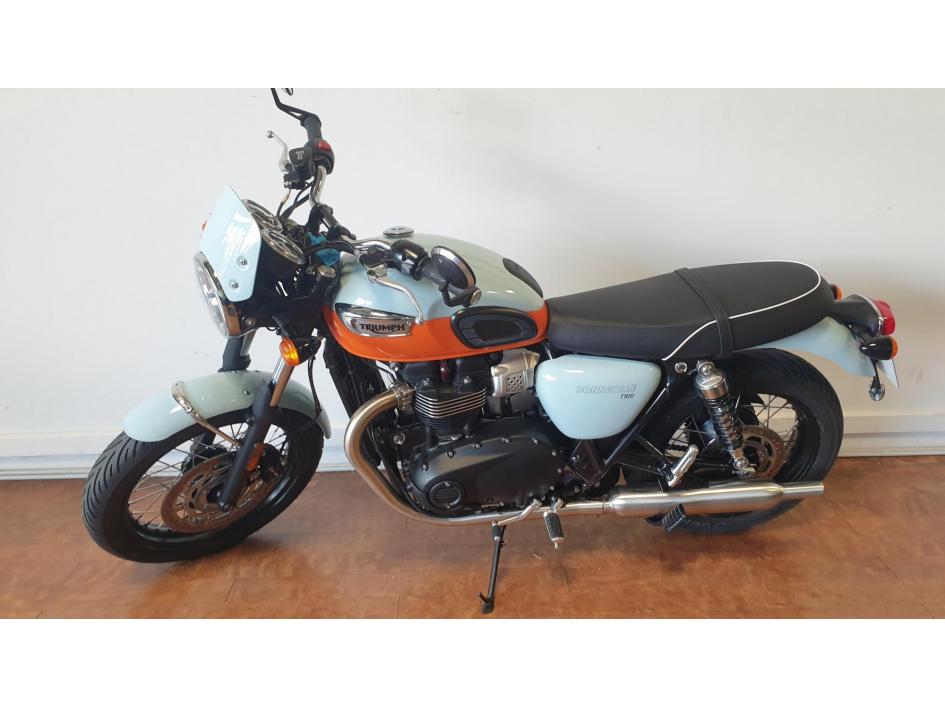 TRIUMPH BONNEVILLE 865 T100