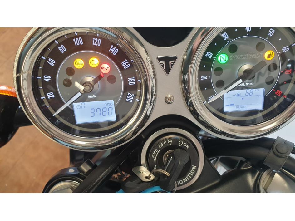 TRIUMPH BONNEVILLE 865 T100